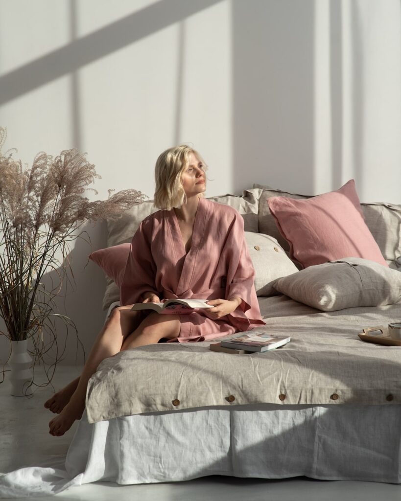 pościel lniana poranek w łóżku